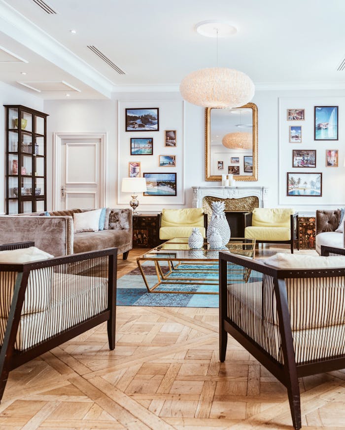 creative-03 Elegant and contemporary living room design in Paris with modern furniture and stylish decor.